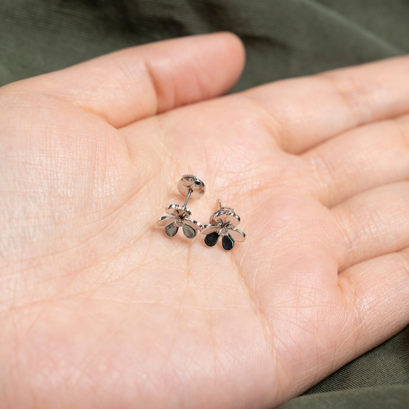 18K White Gold Diamond Flower Stud Earrings