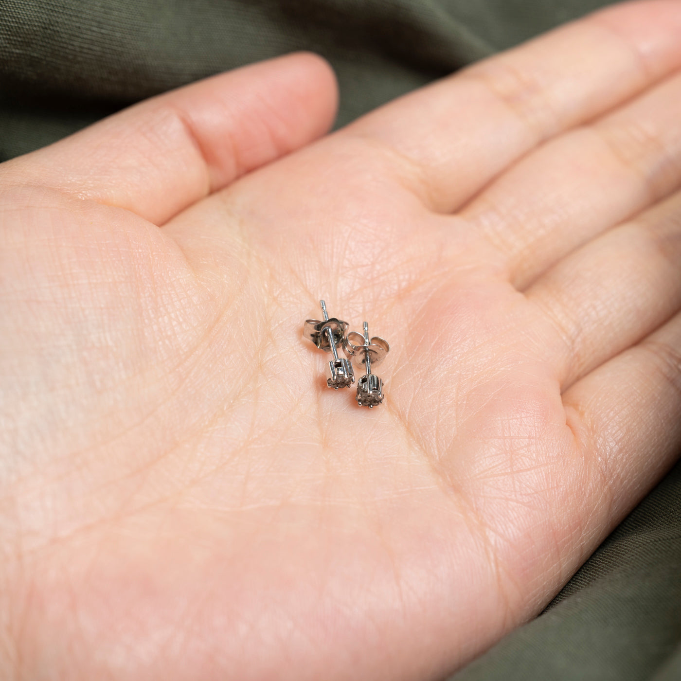 Boucles d'oreilles puces en diamants 10 carats en forme de marguerite