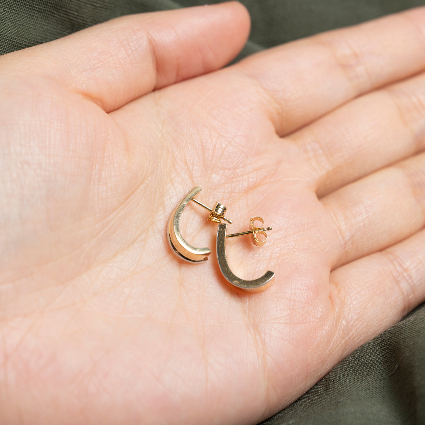 Boucles d'oreilles demi-huggie en or bicolore 14 carats