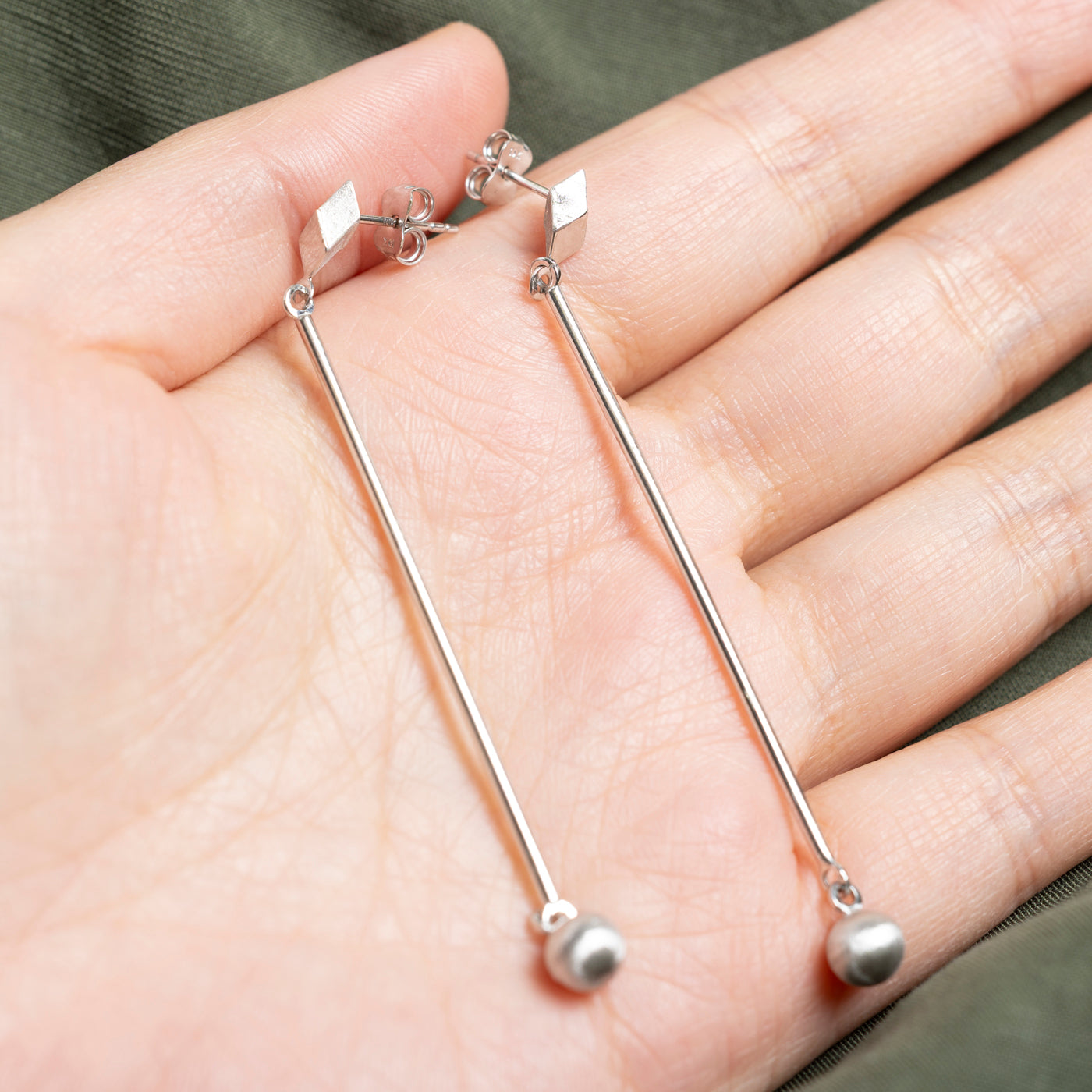 Boucles d'oreilles pendantes en or blanc 10 carats