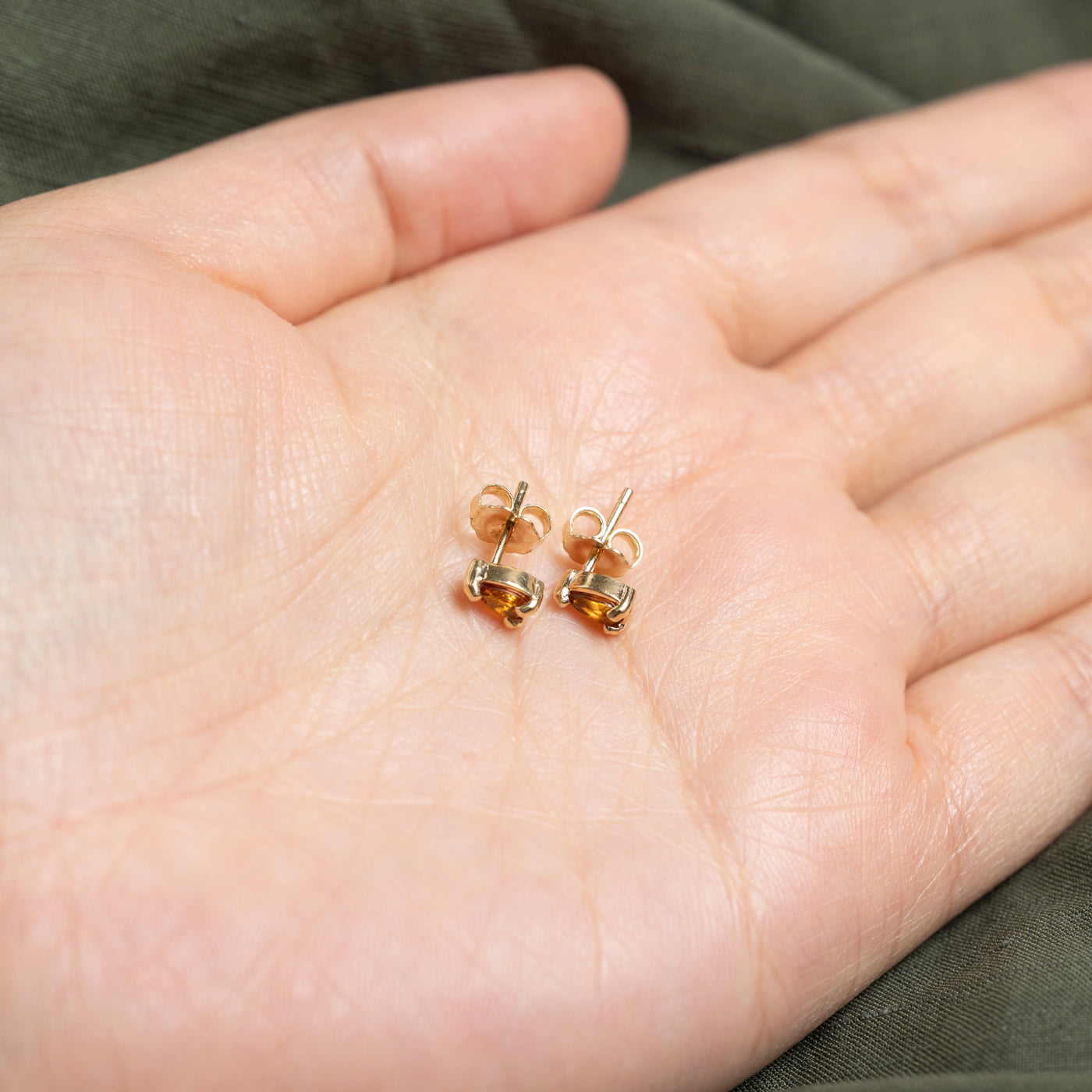 Boucles d'oreilles puces en citrine taille poire 14 carats