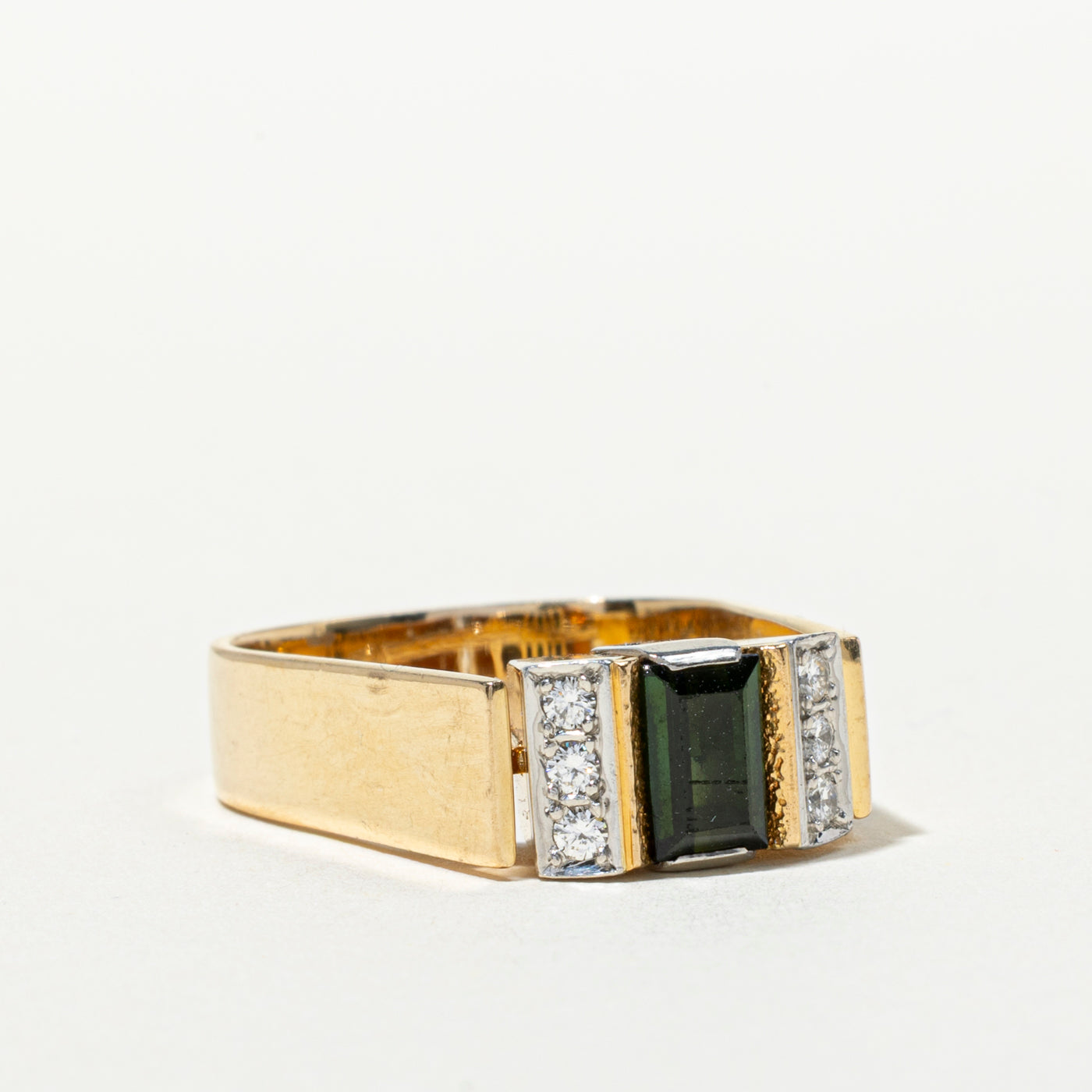 Bague en tourmaline verte et diamants | 1,04 ct, 0,17 ct au total | Taille 8,5