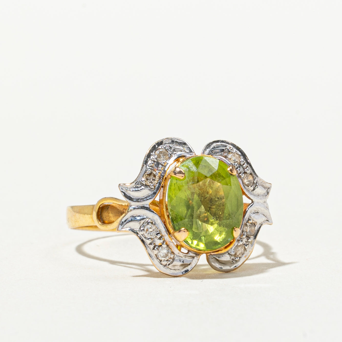 Bague cocktail péridot et diamants | 1,89 ct, 0,11 ct au total | Taille 7