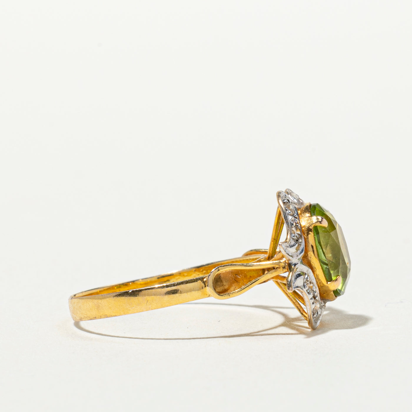 Bague cocktail péridot et diamants | 1,89 ct, 0,11 ct au total | Taille 7