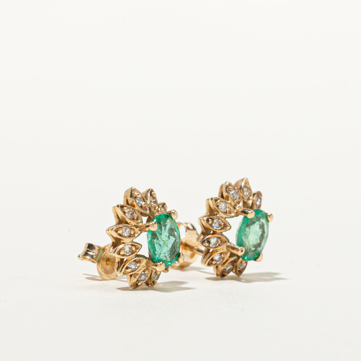 Boucles d'oreilles émeraudes et diamants | 0,8 ct, 0,19 ct |
