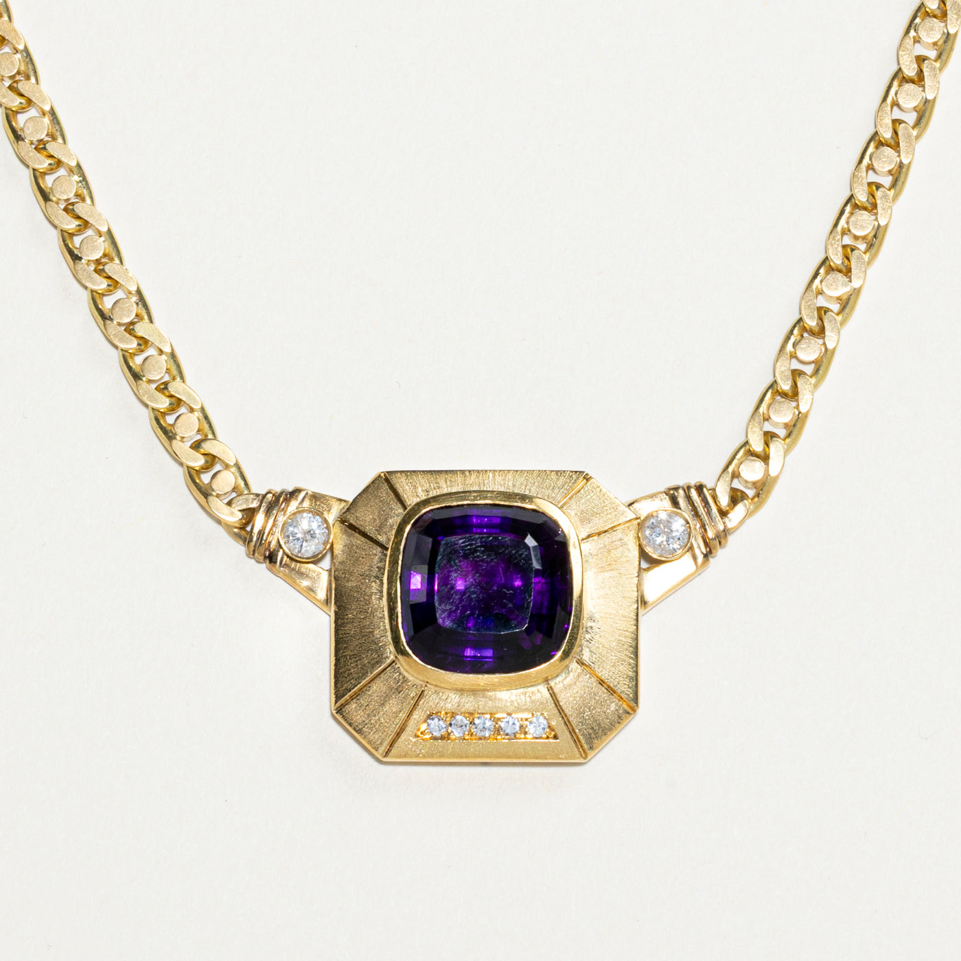 Collier cocktail en or 18 carats avec améthyste et diamants | 15,62 ct, 0,48 ct, 0,13 ct au total | 42,5 cm