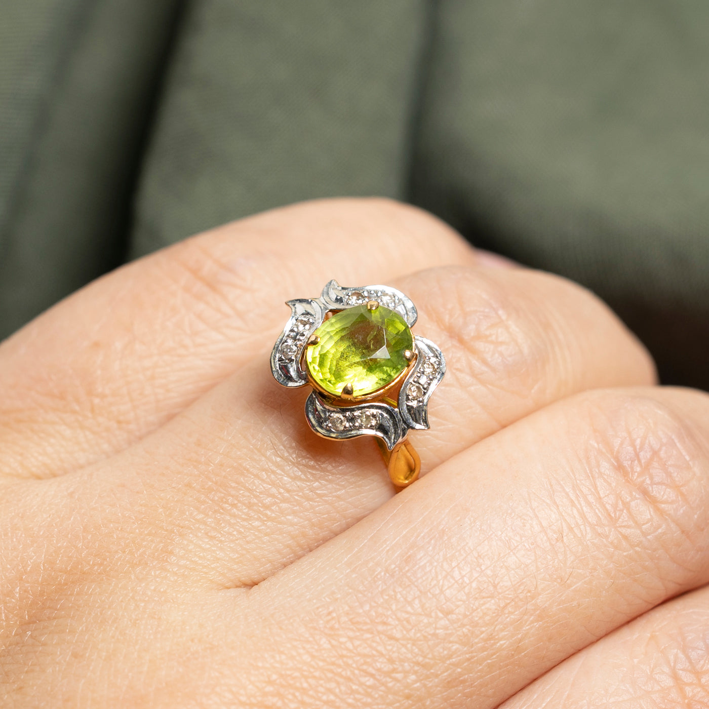 Bague cocktail péridot et diamants | 1,89 ct, 0,11 ct au total | Taille 7