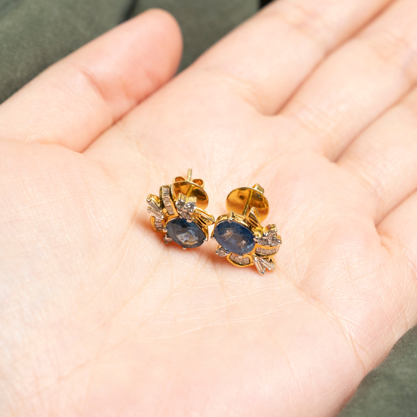 Boucles d'oreilles puces en saphir et diamants | 4,17 ct, 0,18 ct, 0,30 ct |