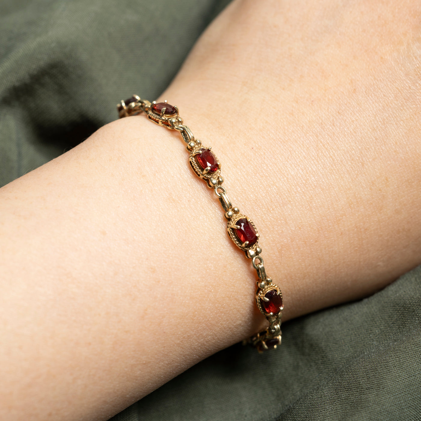 Bracelet ligne en grenat (almandin) | 6,16 ct | 19 cm