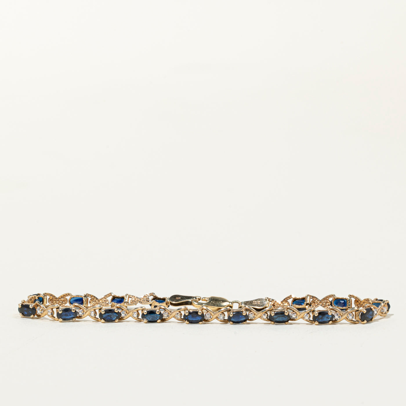 Bracelet tennis saphir et diamants | 4,3 ct au total, 0,03 ct | 18,4 cm