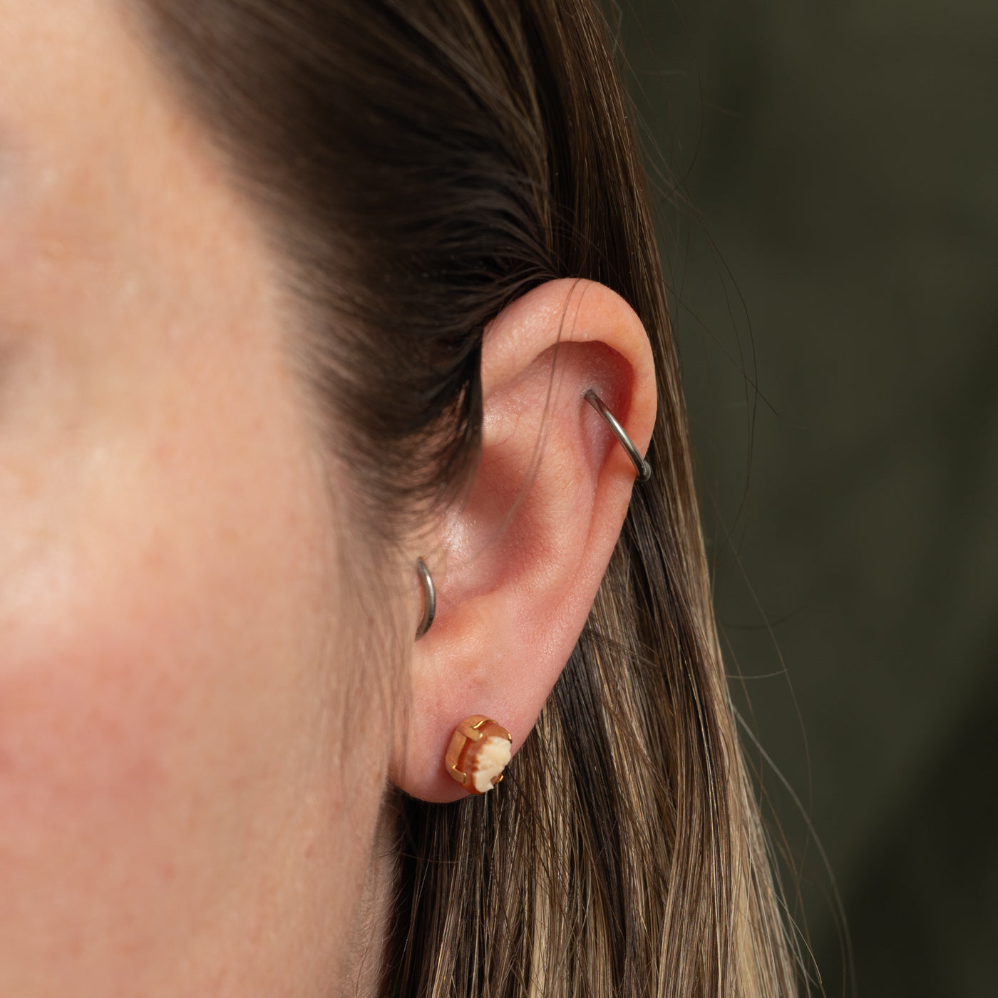 9k Shell Cameo Stud Earrings | 3.40ctw