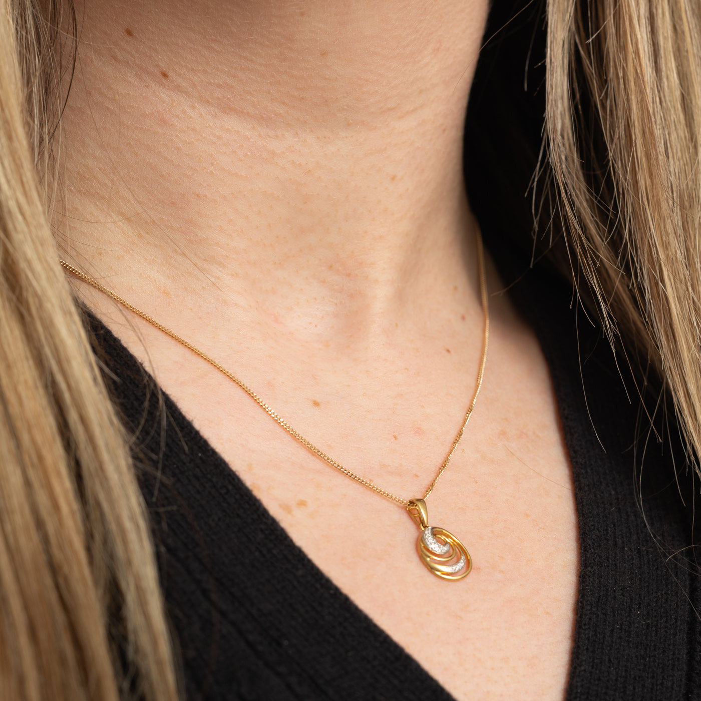 18k Diamond Accent Swirl Pendant