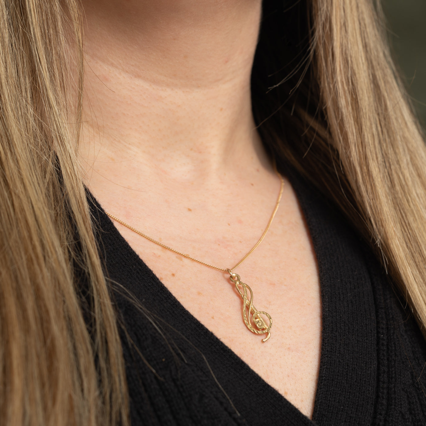 10k Textured Treble Clef Charm
