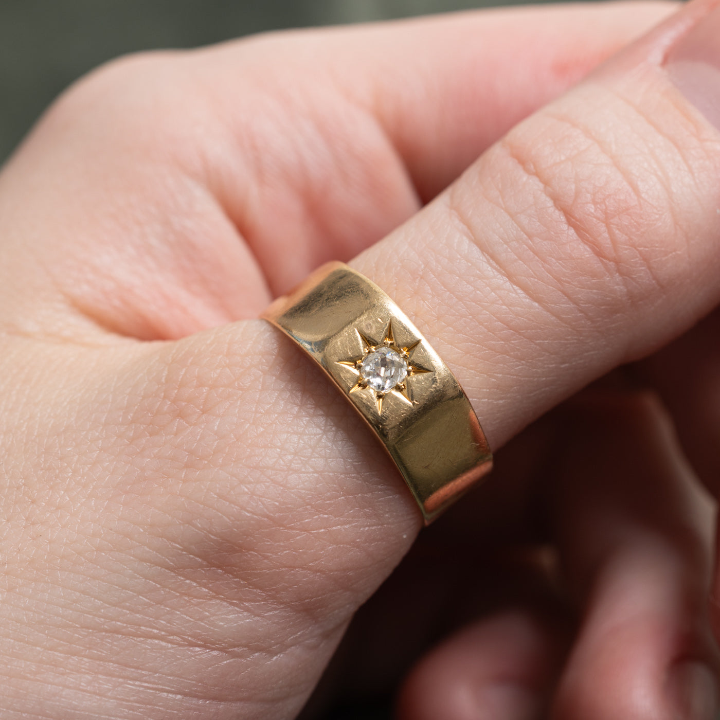 1922 London 18K Star Set Old Mine Cut Diamond Band | 0.14ct | SZ 10.75