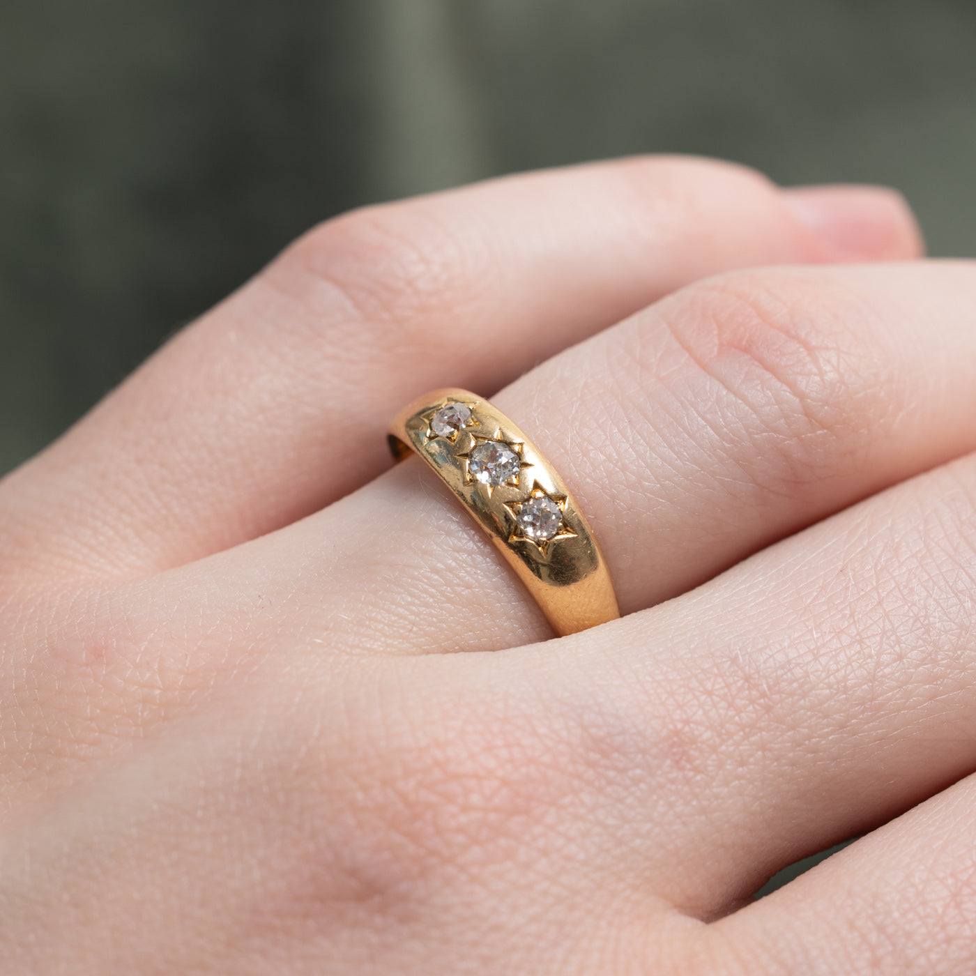 Bague Londres 1899 en or 18 carats sertie de trois diamants taille ancienne | 0,23 ct au total | Taille 6,5