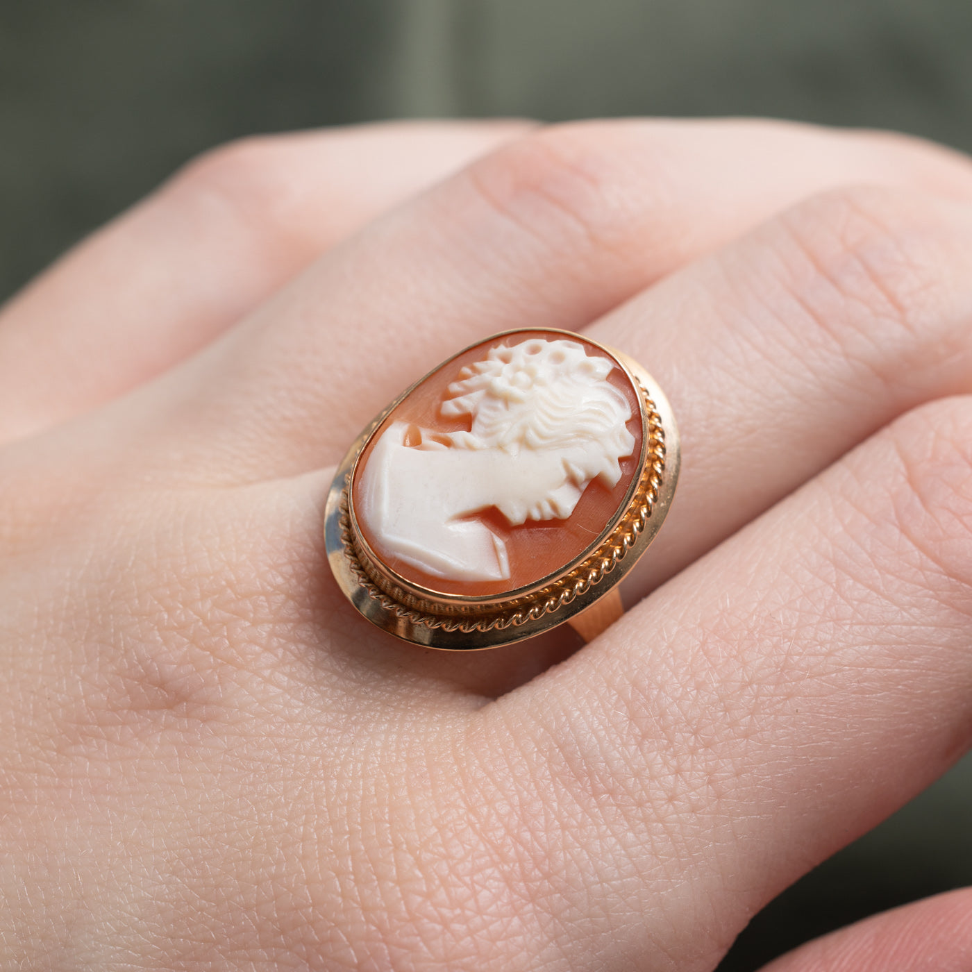 1984 Finnish 14K Shell Cameo Cocktail Ring | 7ct | SZ 9