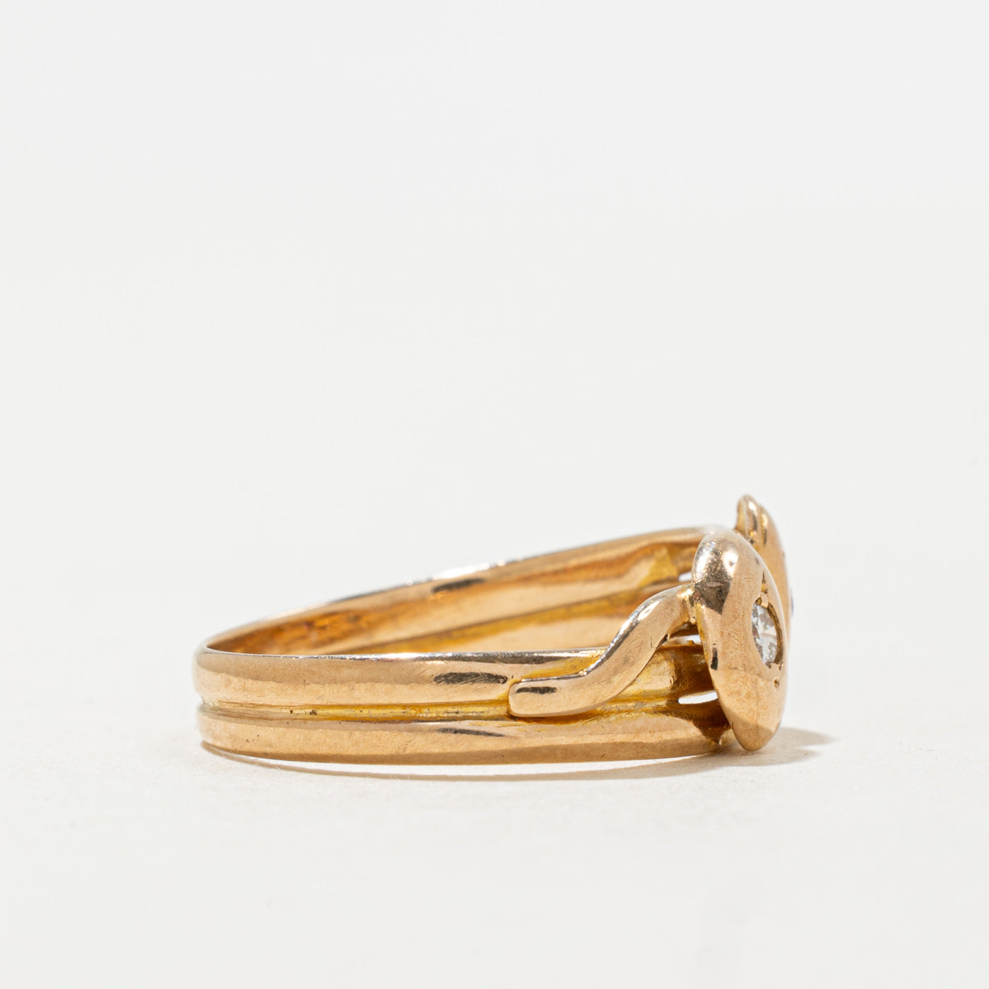 Bague double serpent Sheffield 1911 en or 15 carats, rubis et diamants | 0,04 ct, 0,04 ct | Taille 5,5