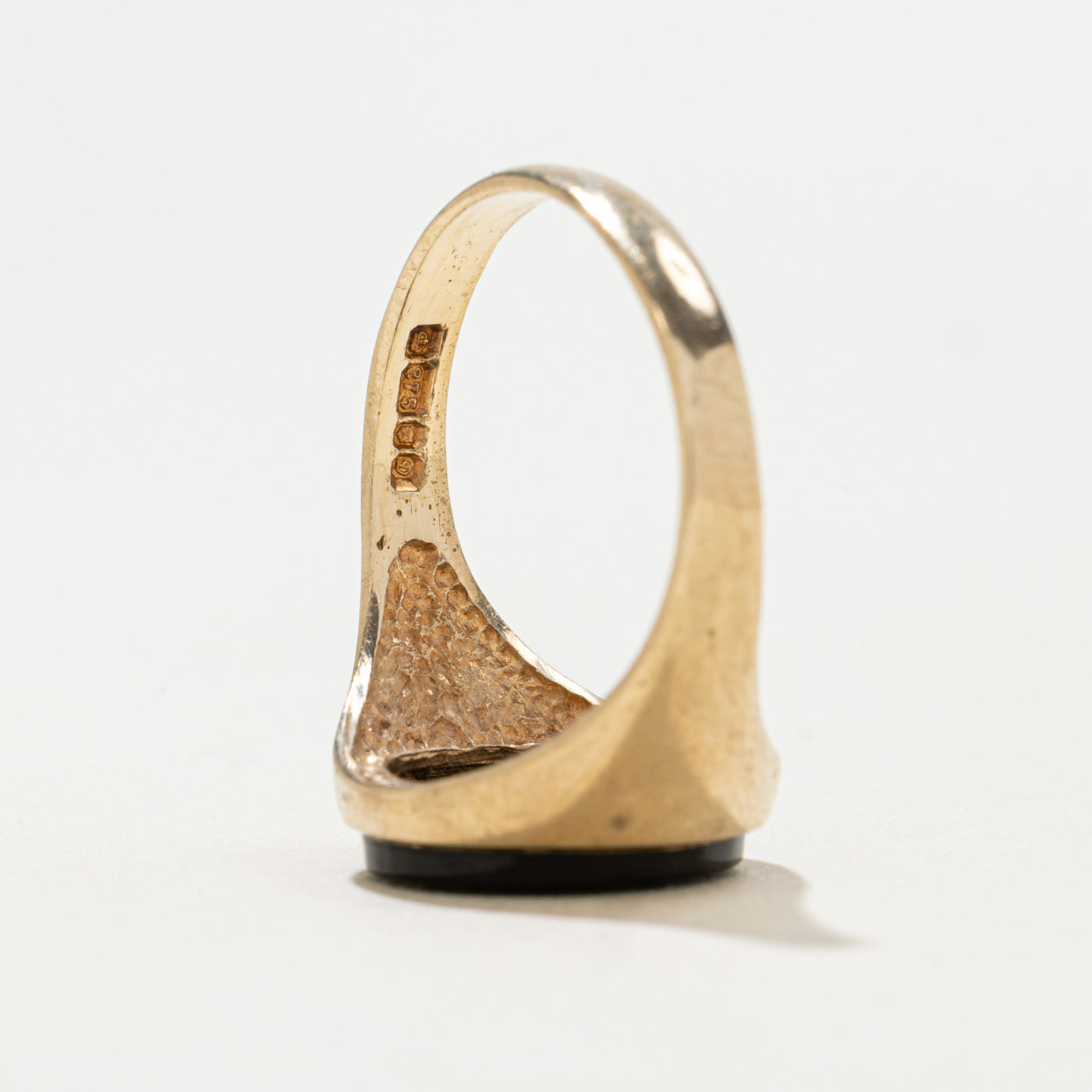 1979 London 9K Oval Onyx Signet Ring | 2.0ct | SZ 6.75