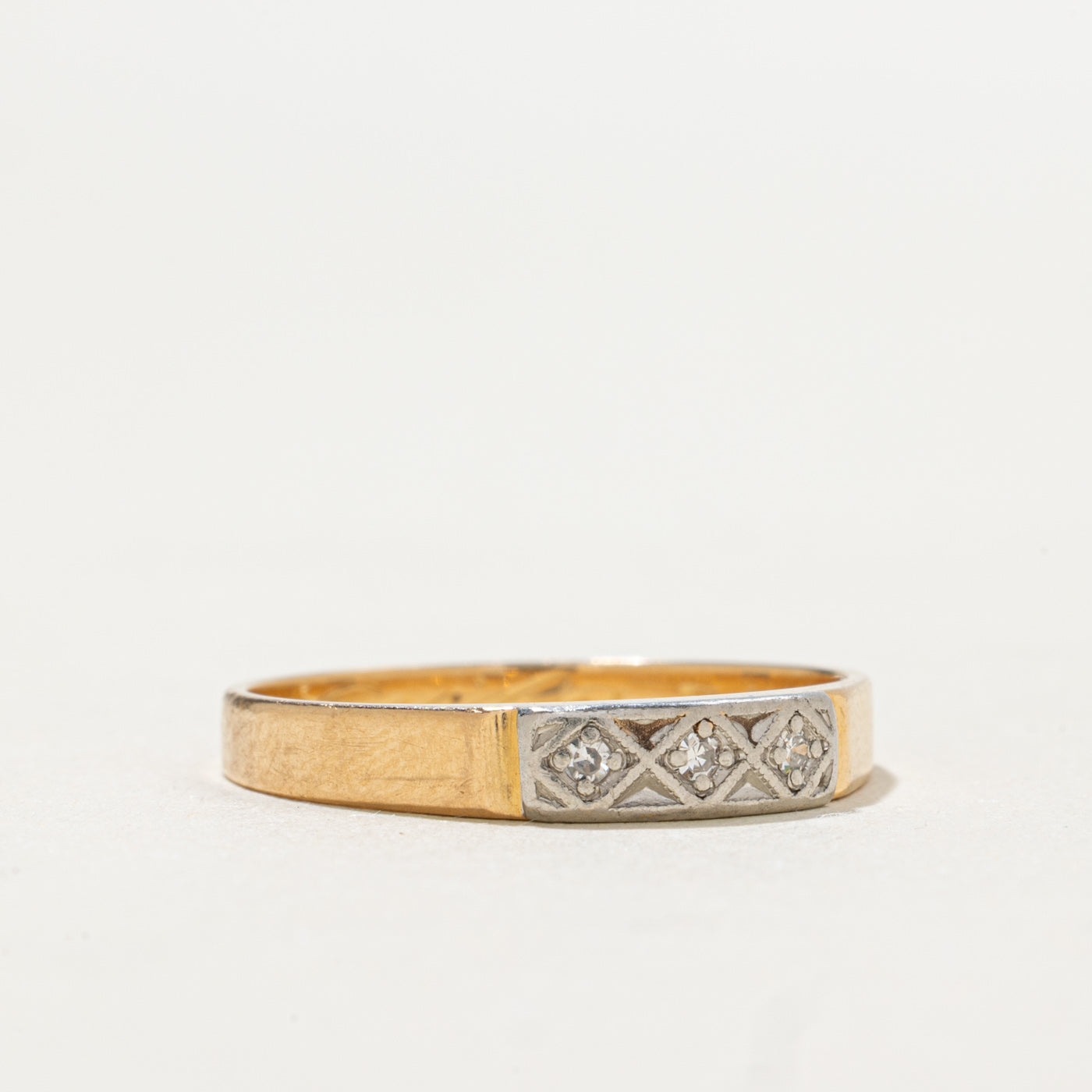 1976 Finnish 18K Three Stone Diamond Geometric Band | 0.10ctw | SZ 7.25
