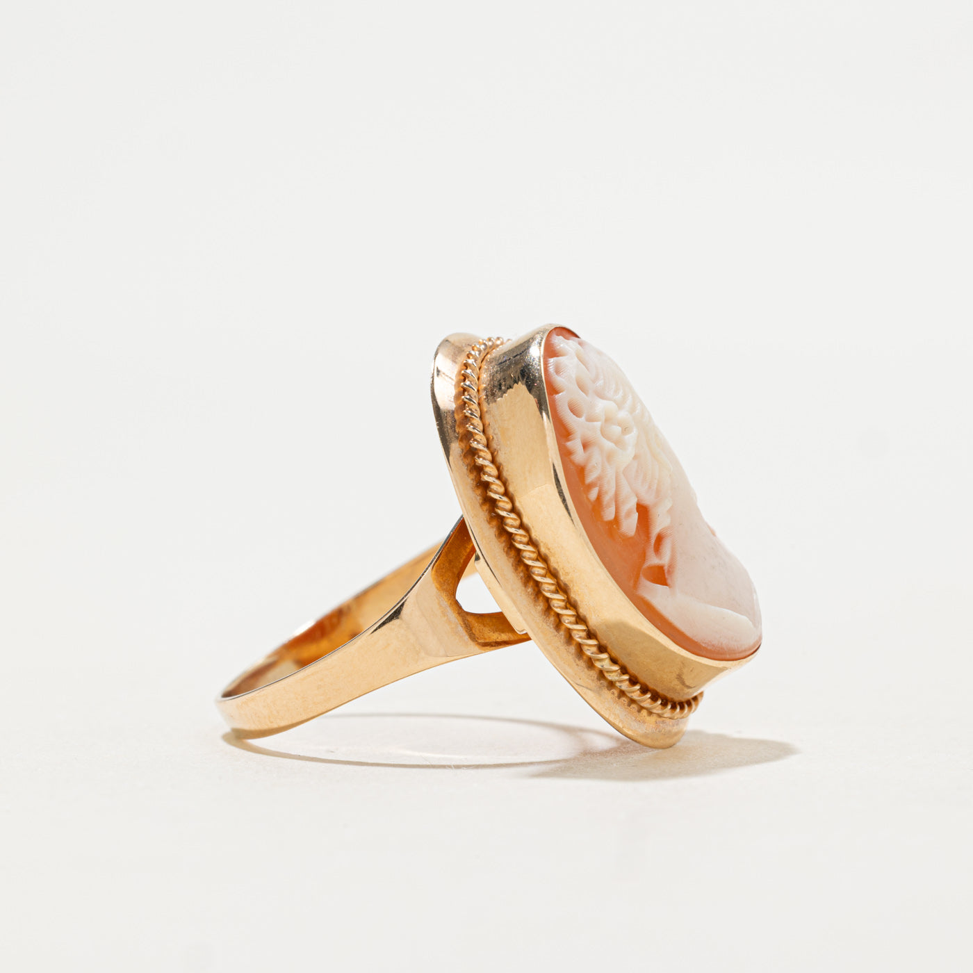 Bague cocktail camée coquillage finlandaise 14 carats, 1984 | 7 carats | Taille 9