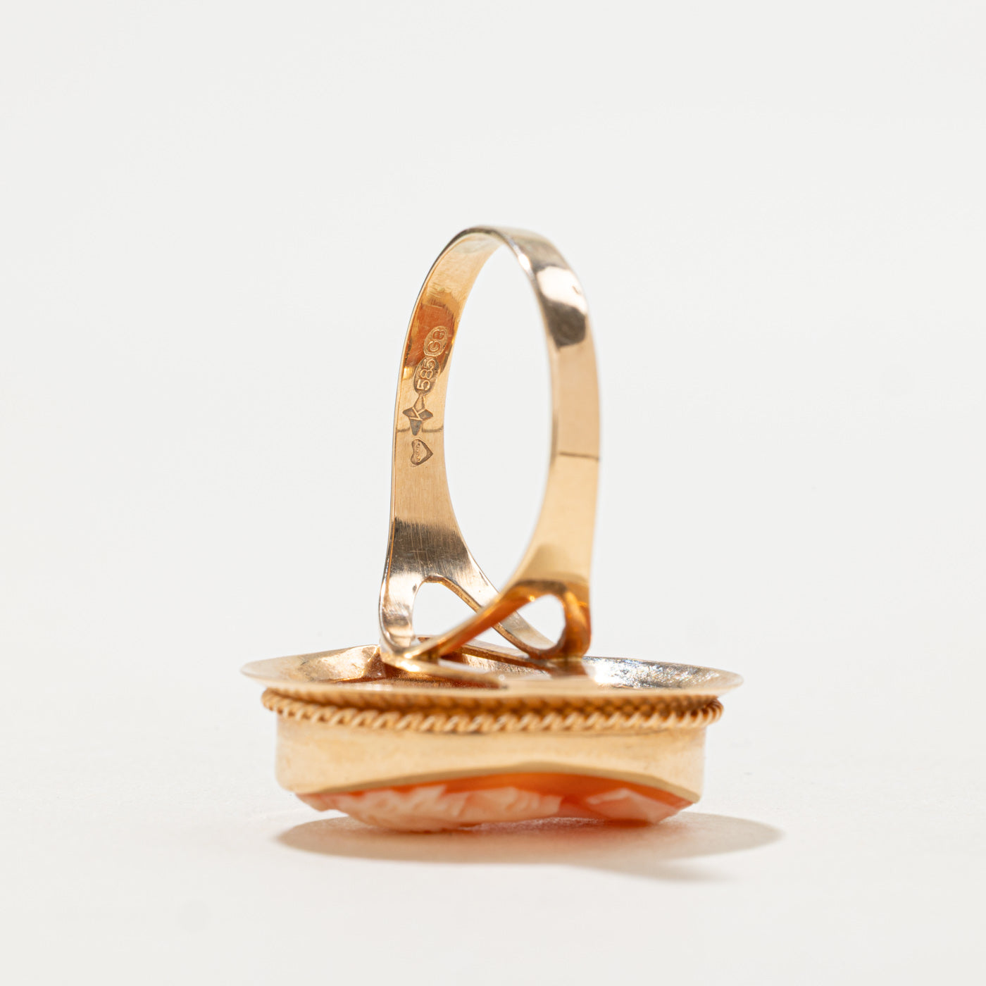 Bague cocktail camée coquillage finlandaise 14 carats, 1984 | 7 carats | Taille 9