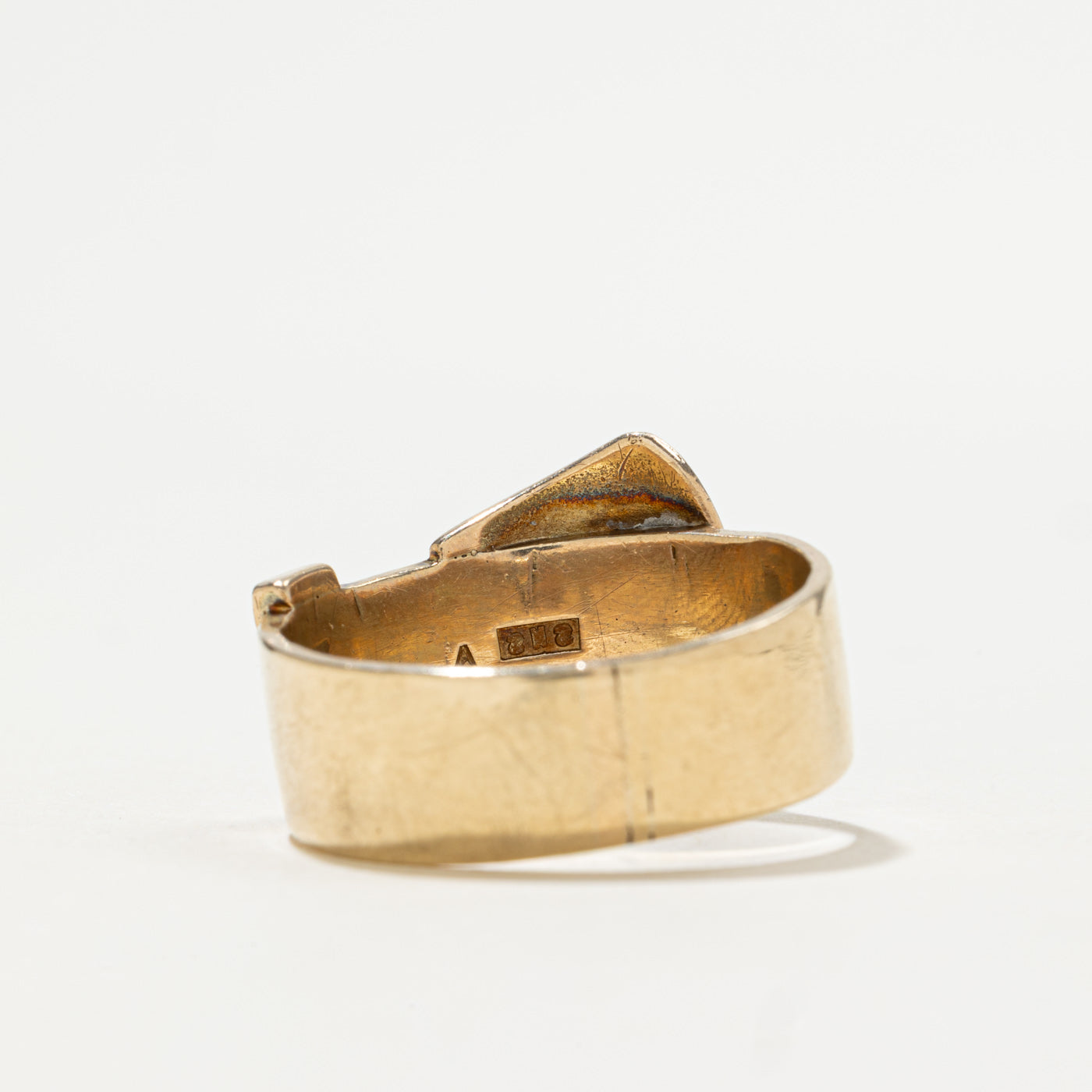 Bague à boucle gravée en or 9 carats, Londres 1965 | Taille 13