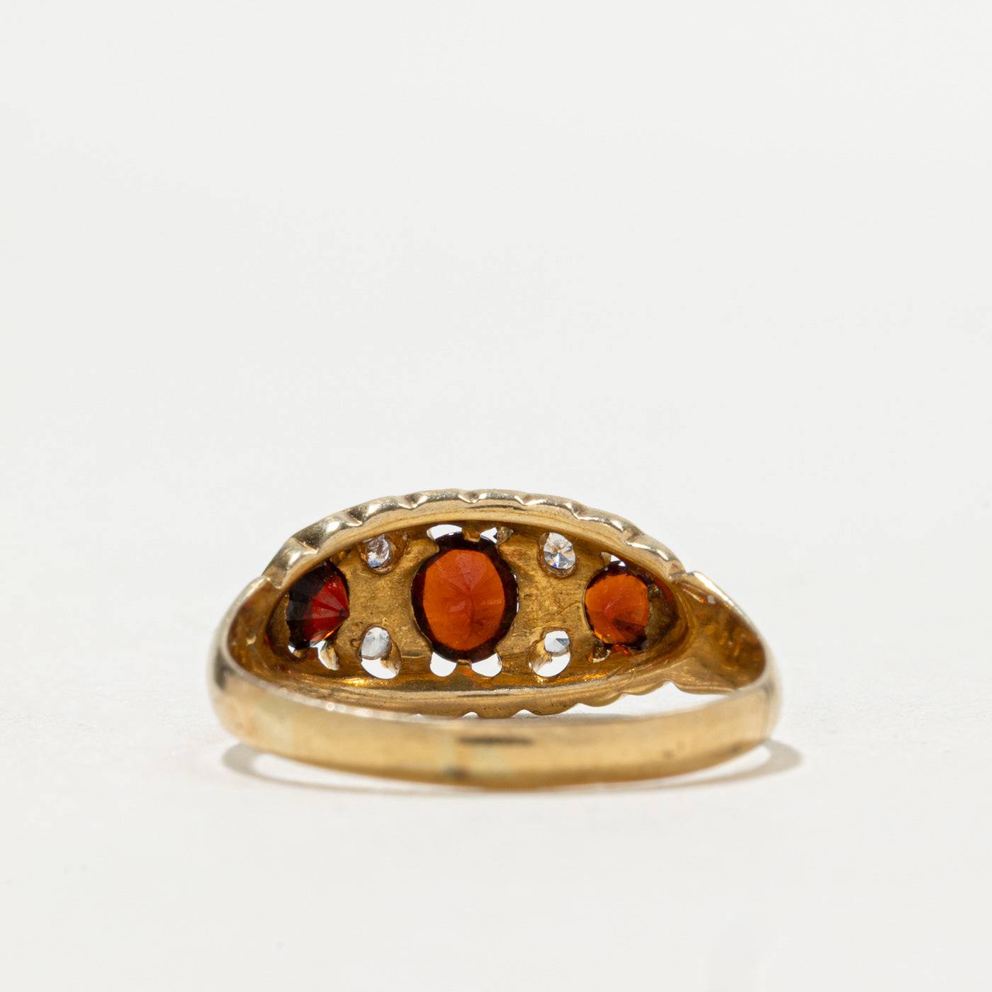 Bague bateau Birmingham 1904 en or 18 carats, grenat et diamants | 0,25 ct au total, 0,02 ct au total | Taille 7