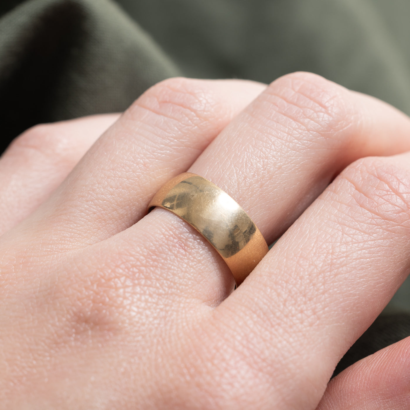 1983 London 9k Yellow Gold Band | 7.5mm | SZ 8