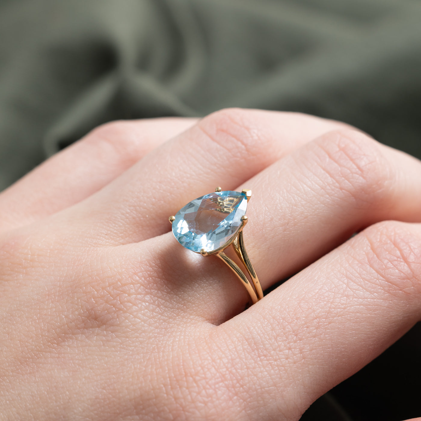 Bague solitaire en topaze bleue taille poire | 5,70 ct | Taille 6,5