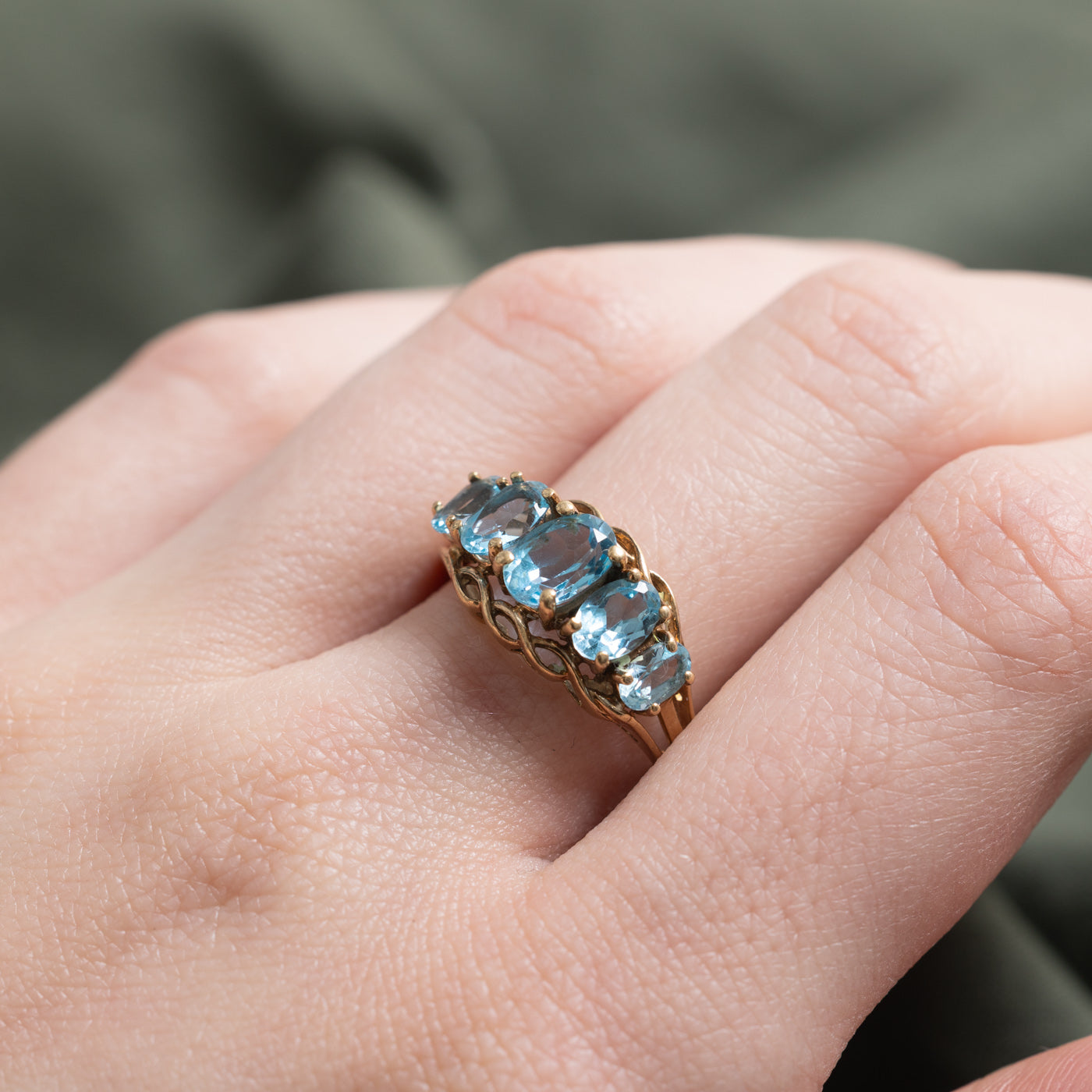 Bague cinq pierres en topaze bleue dégradée | 1,62 ct | Taille 7