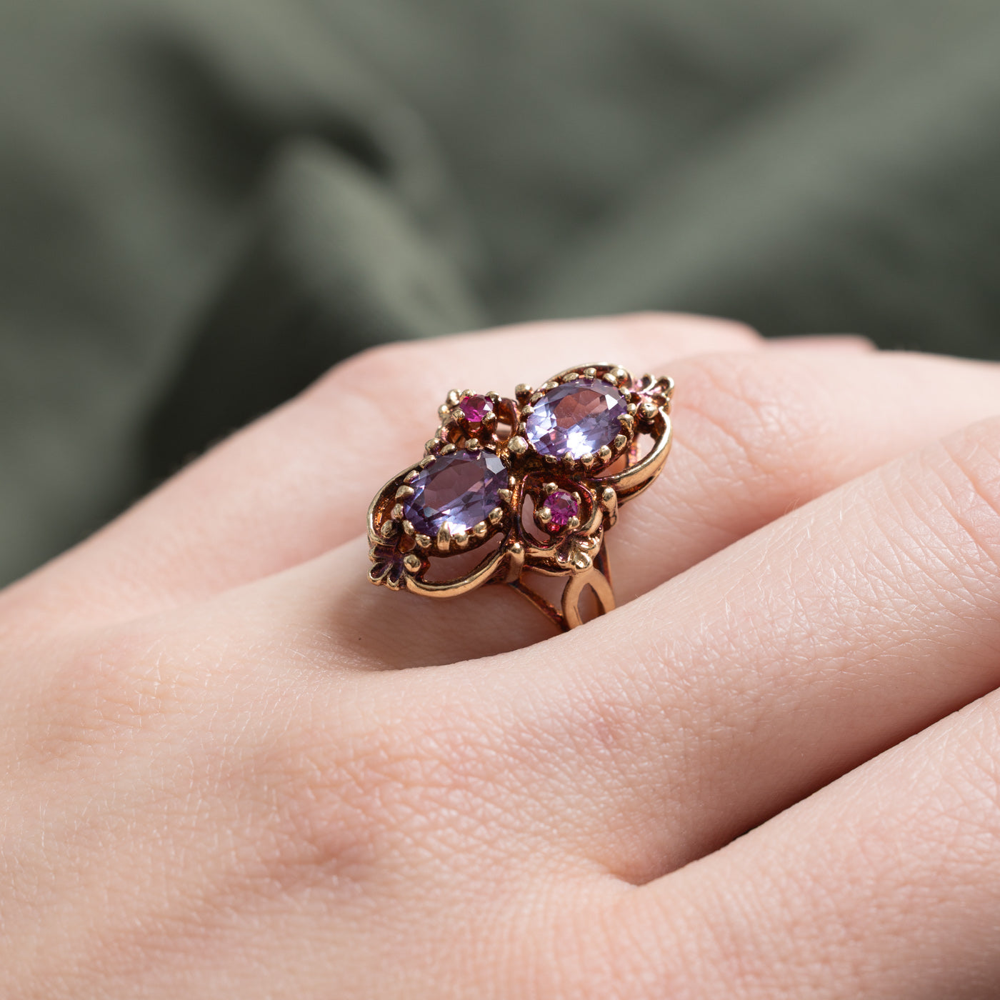 Bague cocktail ornée de saphirs et rubis synthétiques | 1,98 ct | Taille 6,0