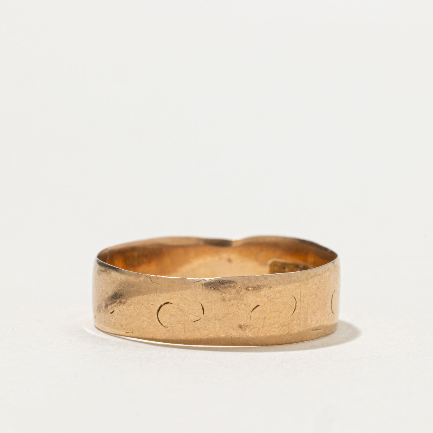 18k Yellow Gold Plain Band | 5.75mm | SZ 8.25