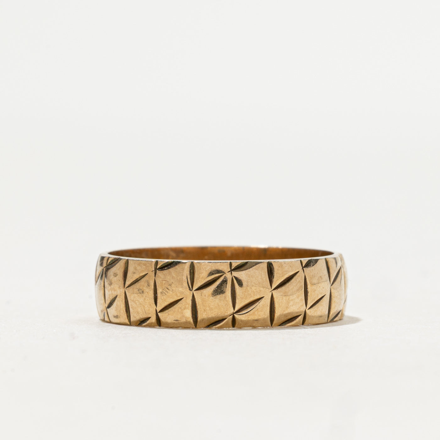 1978 London 9k Yellow Gold Diagonal Checkerboard Band | 4.75mm | SZ 6