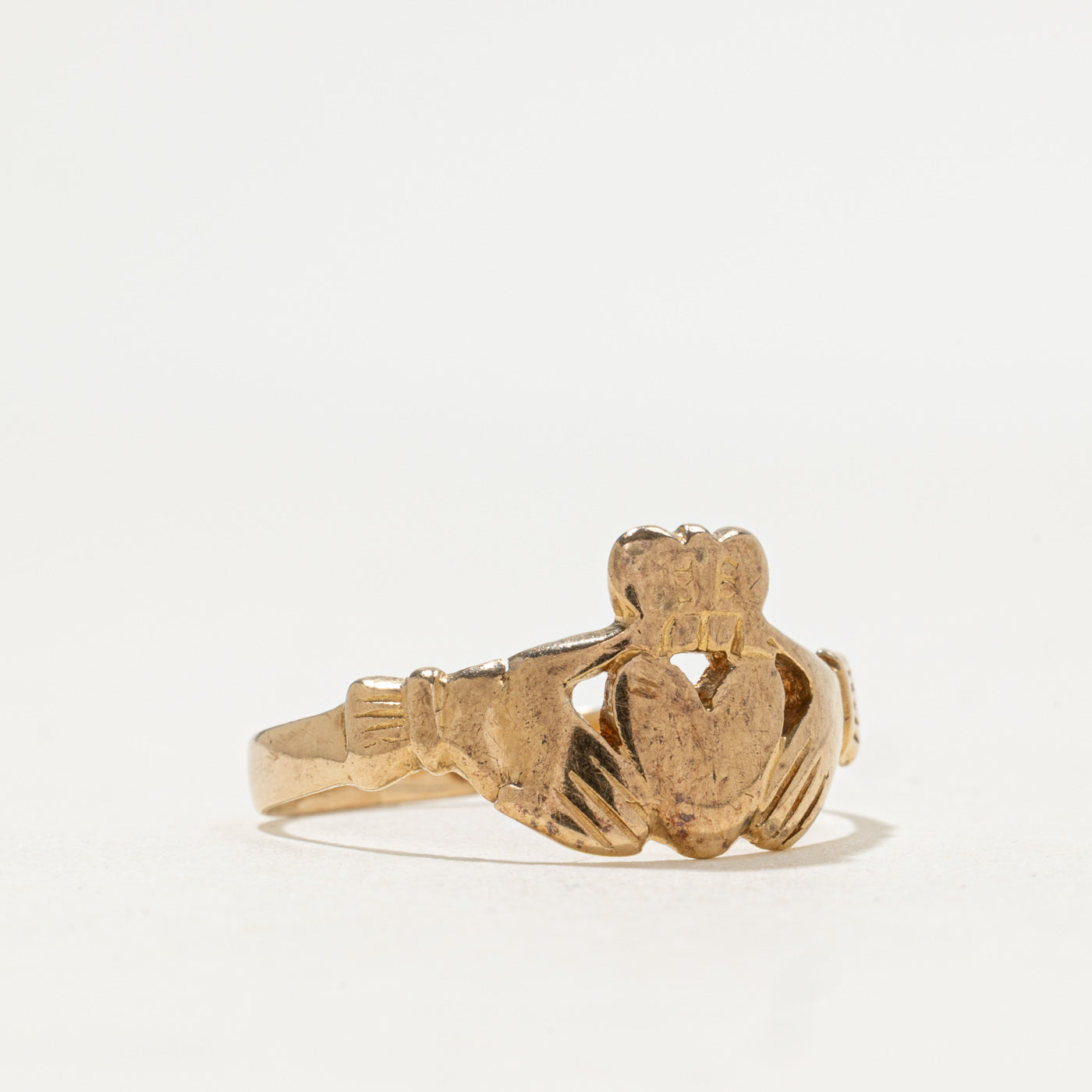 Bague Claddagh en or jaune 9 carats, Dublin 1975 | Taille 9,75
