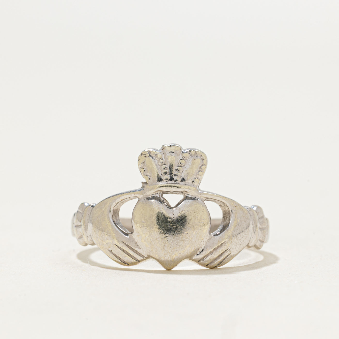 Dublin 10k White Gold Claddagh Ring | SZ 6.75