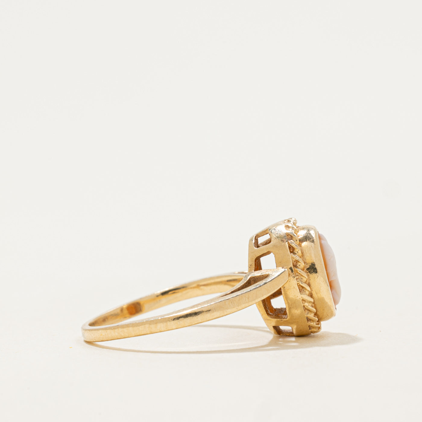 10k Shell Cameo Ring | 0.65ct | SZ 6