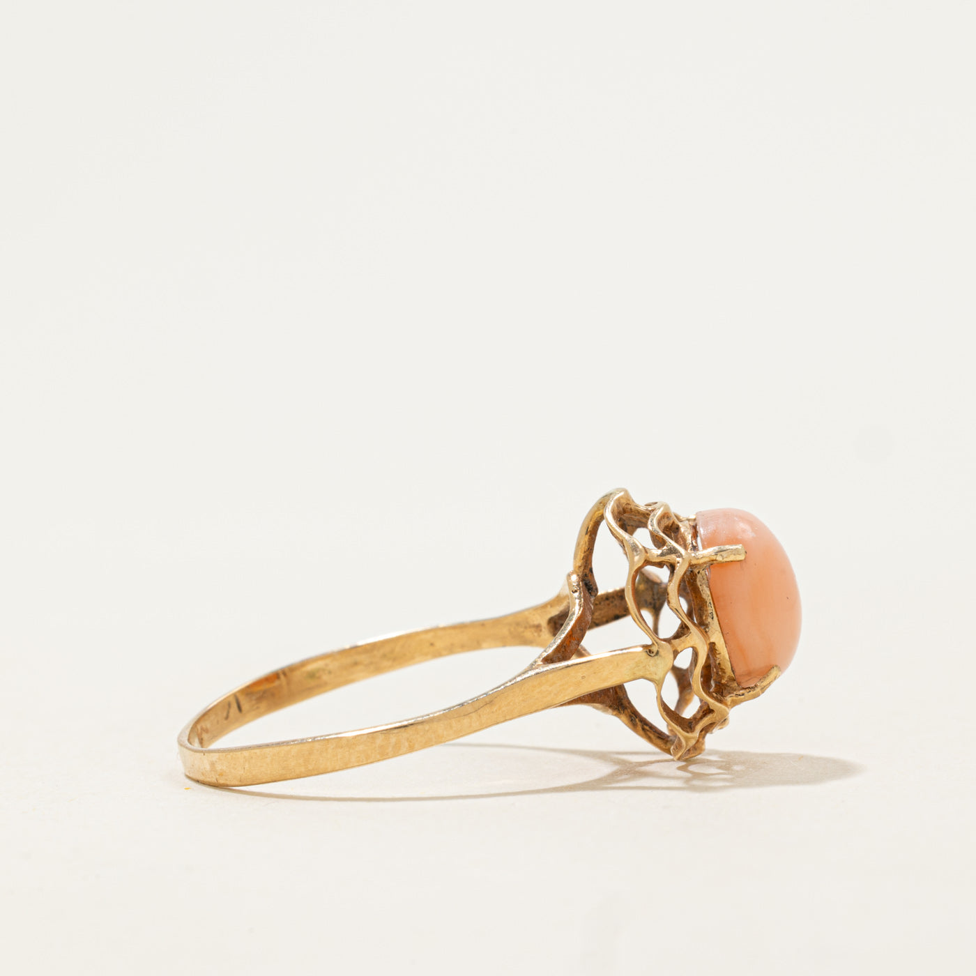 14k Coral Cabochon Scalloped Edge Ring | 1.85ct | SZ 6.75