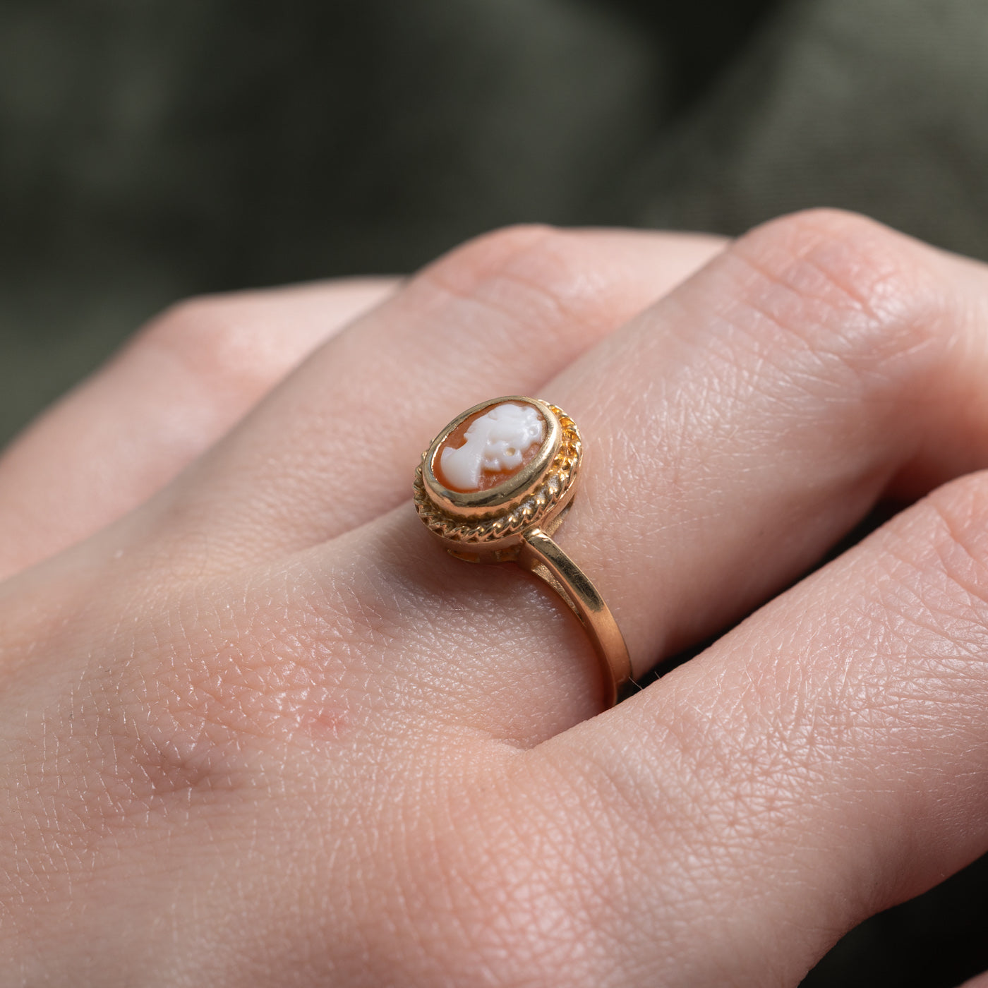 10k Shell Cameo Ring | 0.65ct | SZ 6