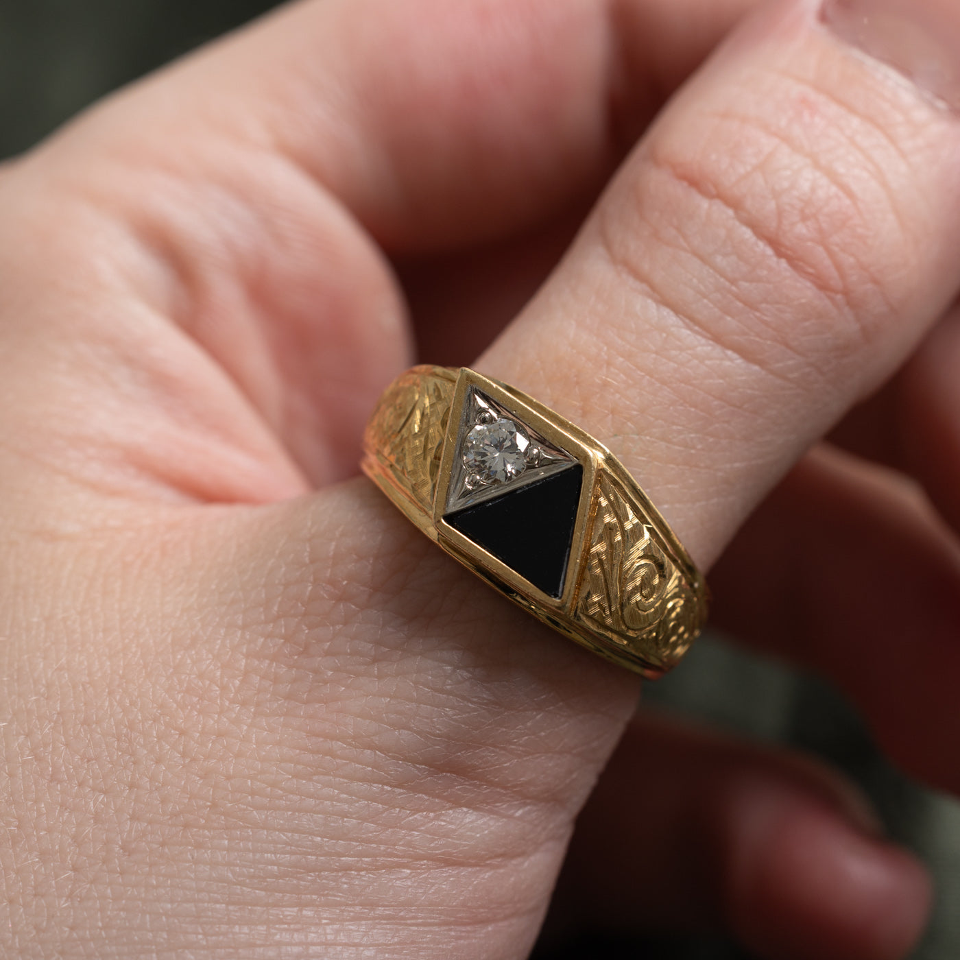 18k Geometric Onyx & Diamond Engraved Ring | 0.5ct, 0.2ct | SZ 10.25