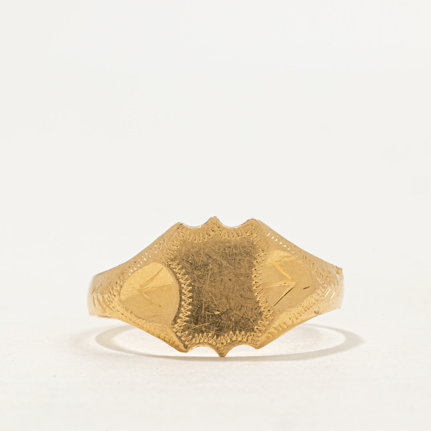 Bague chevalière texturée en or jaune 18 carats | Taille 11,75