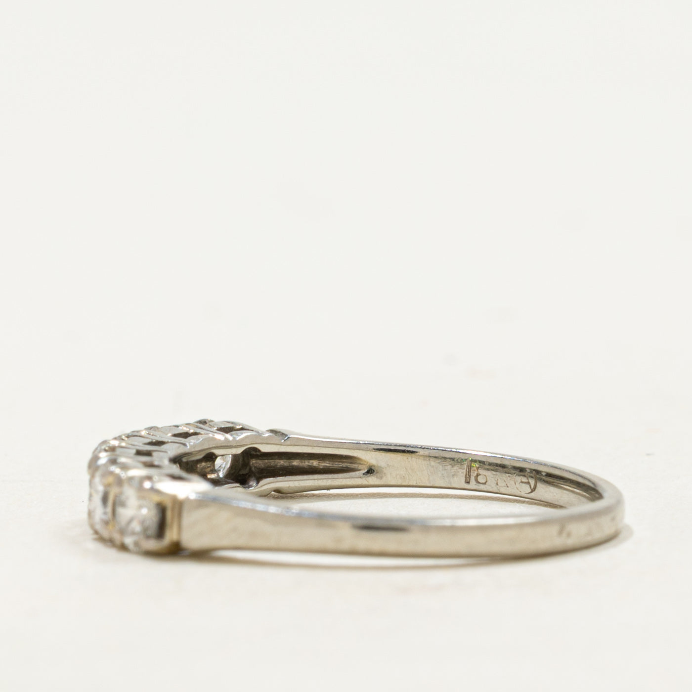 Bague Birks en or blanc 18 carats sertie de six diamants | 0,45 ct au total | Taille 5