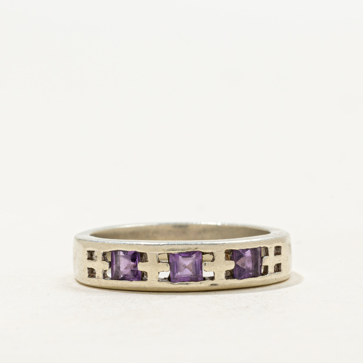 1980 London Three Stone Amethyst Openwork Band | 0.27ctw | SZ 6.5
