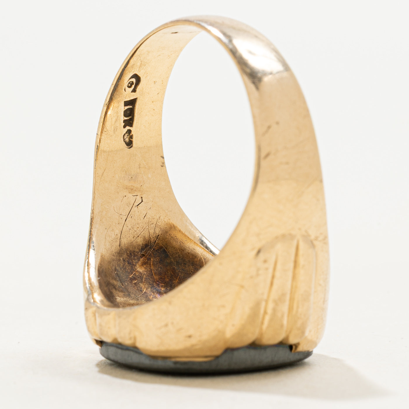 Bague chevalière vintage canadienne en or 10 carats, ornée d'hématite et d'un intaille rainuré | 9,0 ct | Taille 11,25