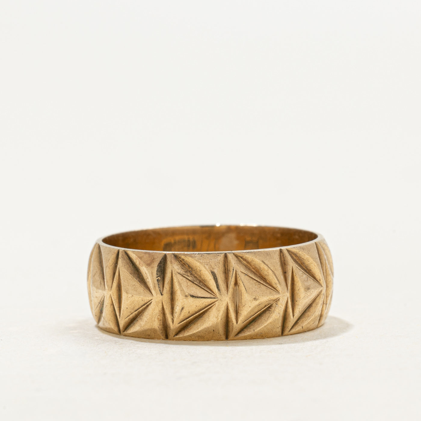 1974 London 9k Geometric Engraved Band | 6.94mm | SZ 7