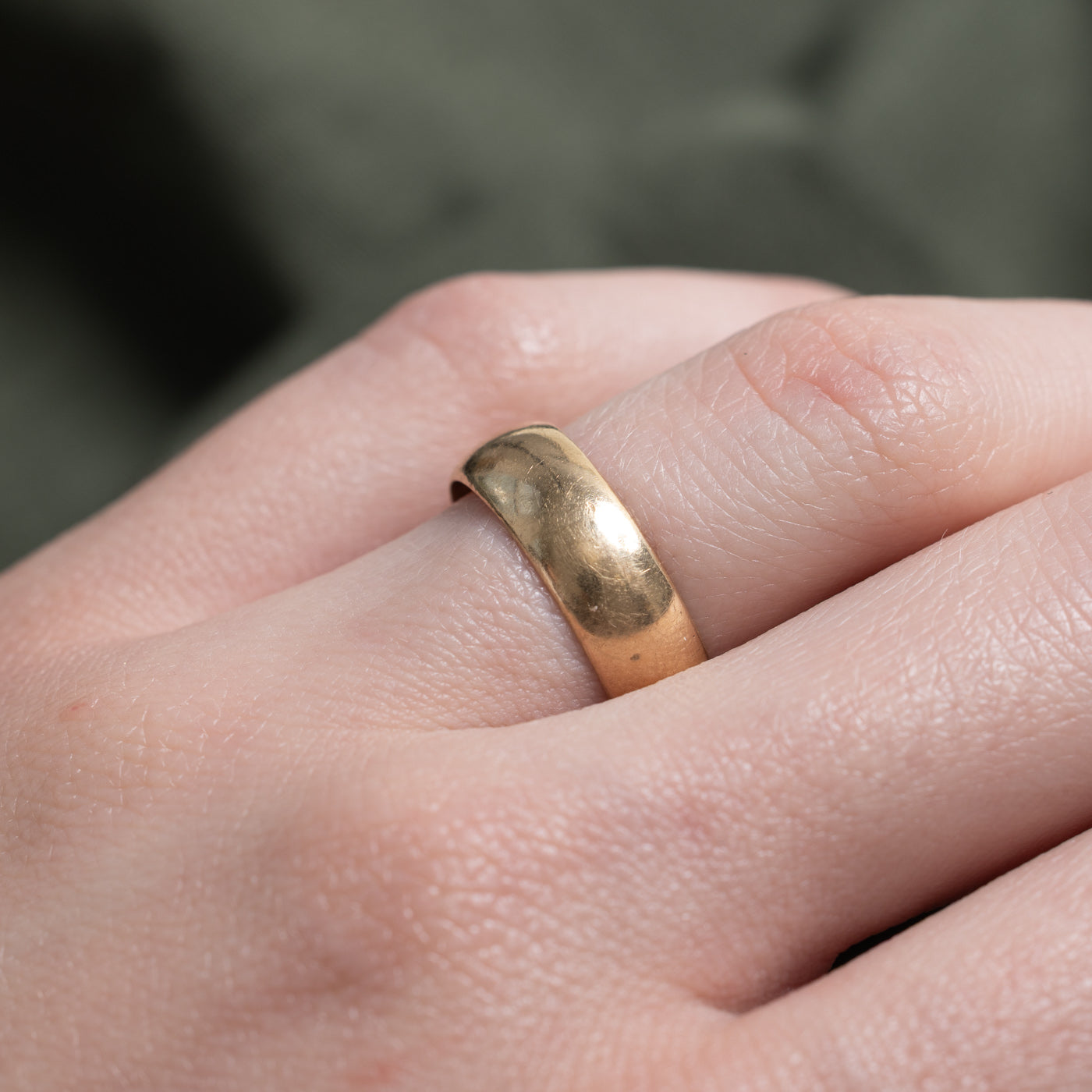 1976 London 9k Yellow Gold Band | 5.91mm | SZ 6.25