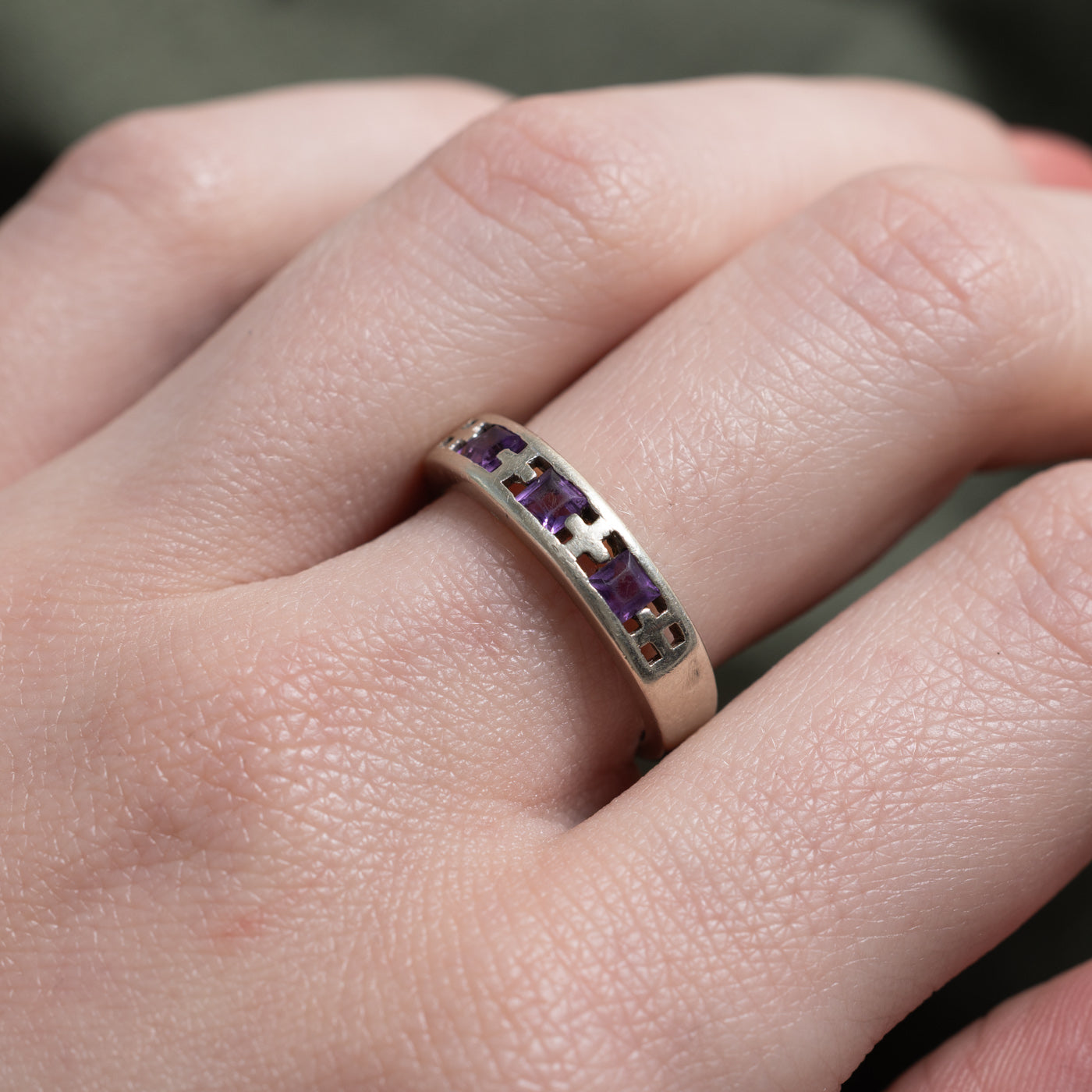1980 London Three Stone Amethyst Openwork Band | 0.27ctw | SZ 6.5