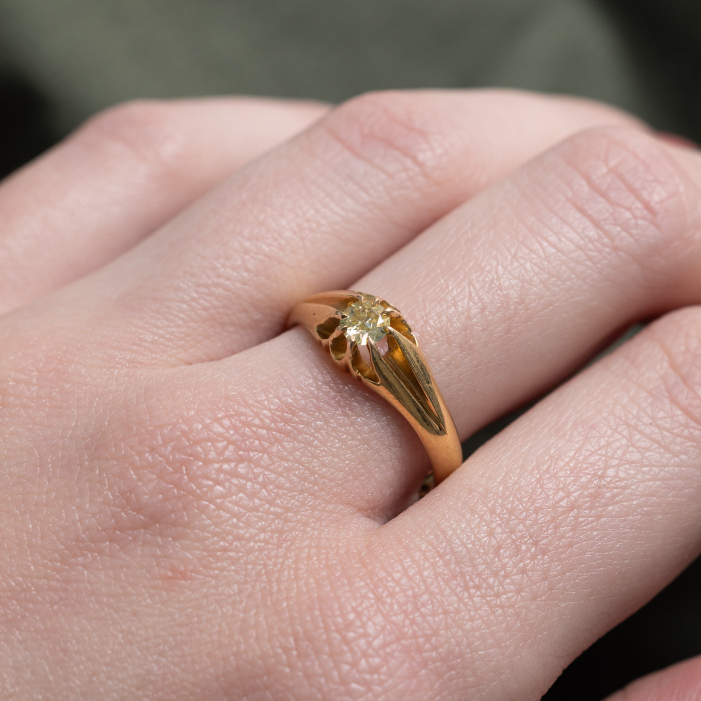 Bague sertie Belcher en or 18 carats, sertie d'un diamant taille ancienne européenne, 0,21 ct, pureté SI1, taille 8, Londres, 1918