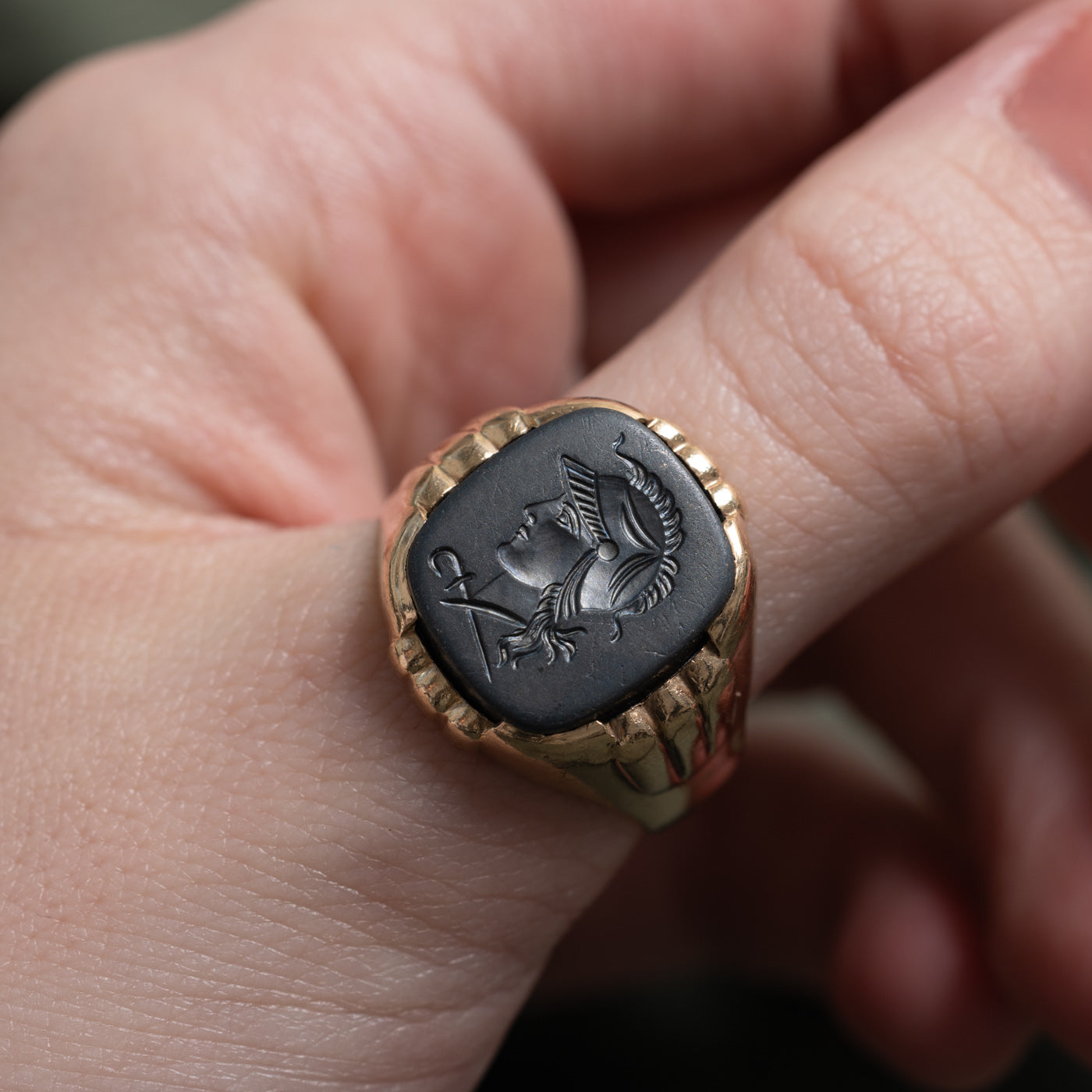 Vintage Canadian 10k Hematite Intaglio Grooved Signet Ring | 9.0ct | SZ 11.25