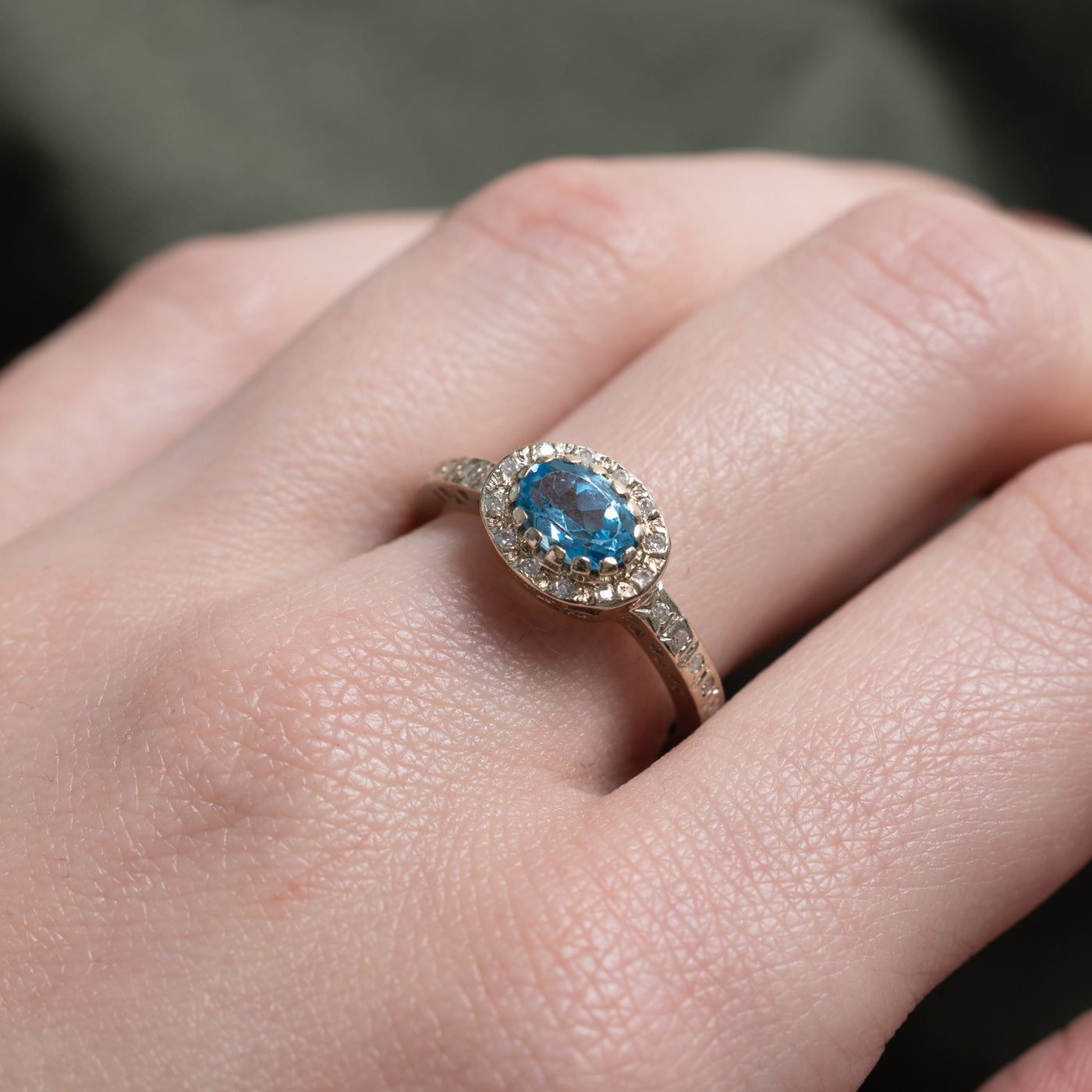 Bague halo en or 14 carats, topaze et diamants (0,72 ct, total 0,12 ct) | Taille 7