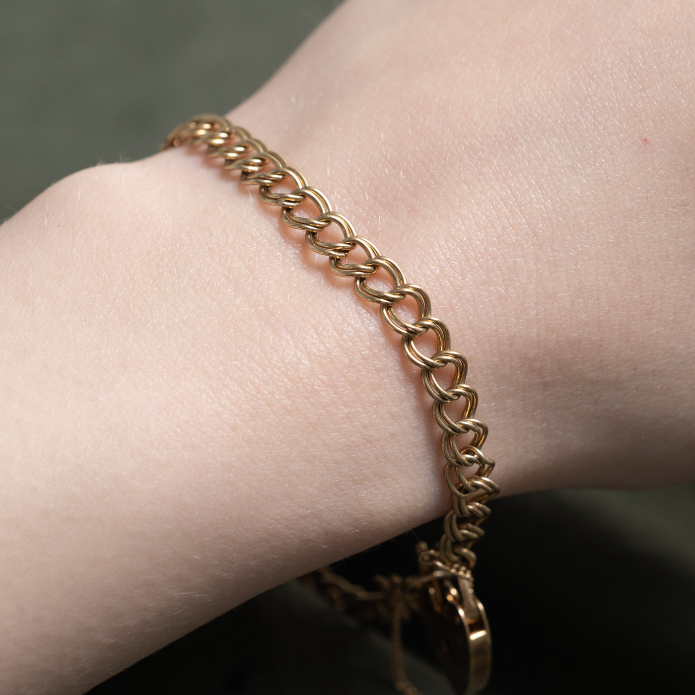 1975 London 9k Heart Padlock Bracelet | 7"